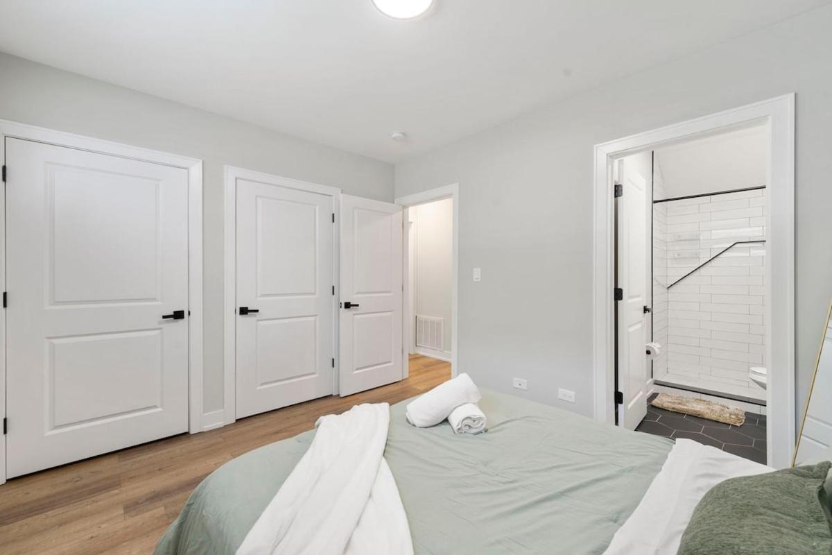 2 Bed & 3 Bath Chicago Condo المظهر الخارجي الصورة